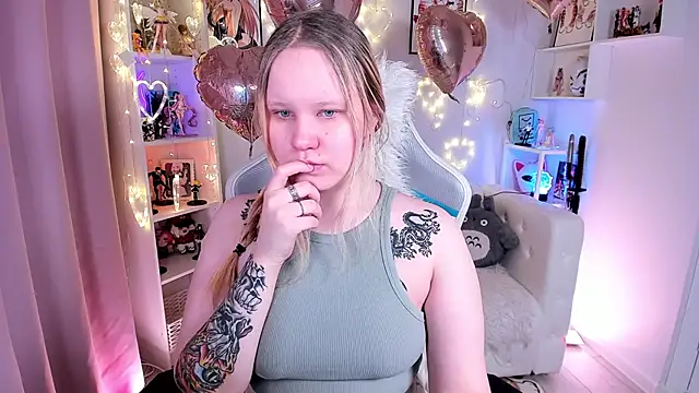 Snapshot of AnnieVibe chatting on February 2026 05:27:01 PM AnnieVibe online show from February 2026 05:27:01 PM