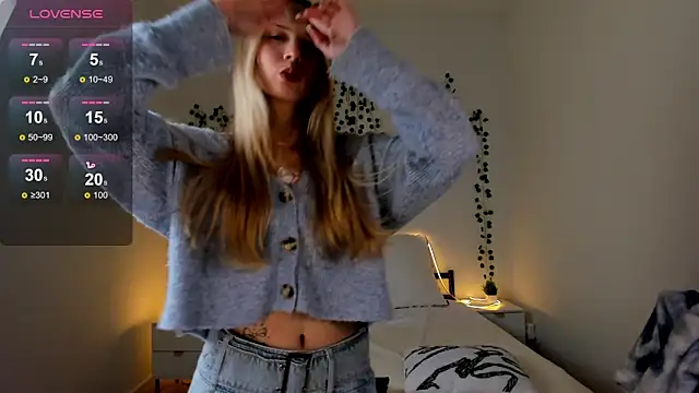 Snapshot of EllyMartinez chatting on February 2026 05:41:01 PM EllyMartinez online show from February 2026 05:41:01 PM