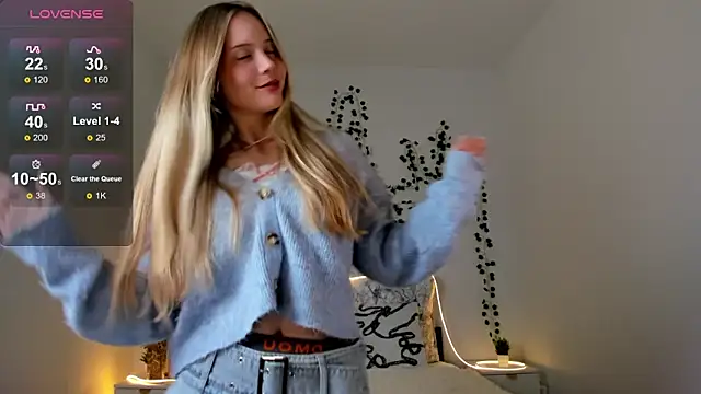 Snapshot of EllyMartinez chatting on February 2026 04:38:01 PM EllyMartinez online show from February 2026 04:38:01 PM