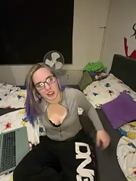 Snapshot of Red_desteny chatting on March 2026 08:00:01 PM Red desteny online show from March 2026 08:00:01 PM