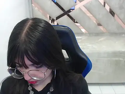 Snapshot of elizabeth_t_ chatting on February 2026 12:43:02 PM elizabeth t online show from February 2026 12:43:02 PM