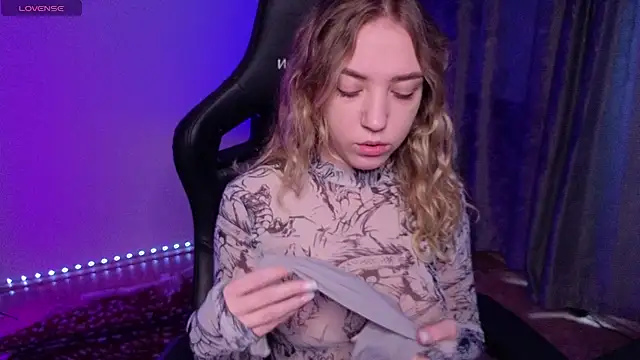 alice charm  online show from February 2026 04:43:01 AM