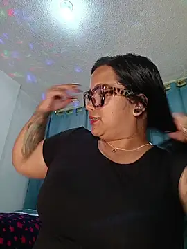 Snapshot of LuanaLeon chatting on February 2026 03:25:02 AM LuanaLeon online show from February 2026 03:25:02 AM