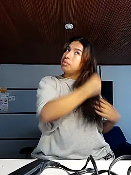 Snapshot of MeelFox chatting on February 2026 12:32:02 PM MeelFox online show from February 2026 12:32:02 PM