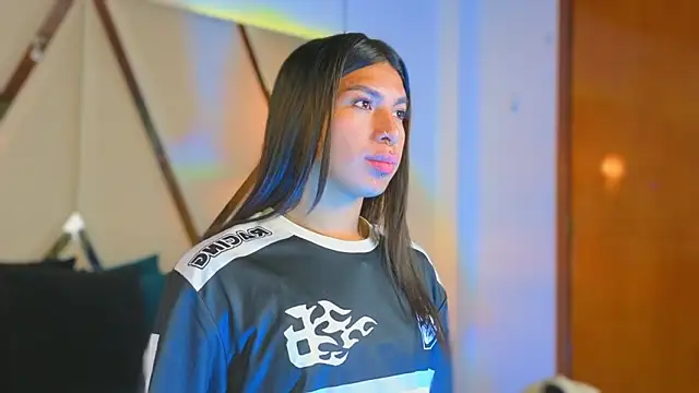 Snapshot of MeelFox chatting on February 2026 12:57:01 PM MeelFox online show from February 2026 12:57:01 PM