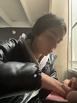 Sara Fernandez  online show from February 2026 02:02:02 PM