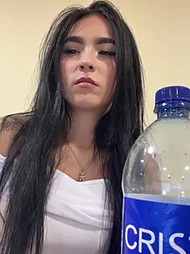 Sara Fernandez  online show from March 2026 02:35:02 PM