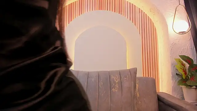 violet scott  online show from February 2026 10:27:01 AM