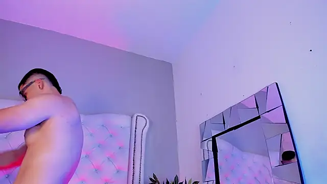 valenssio moretti online show from February 2026 09:46:01 PM