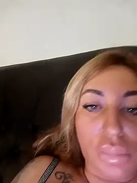 MiaMooly online show from December 2025 03:39:02 PM