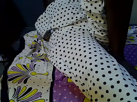 Snapshot of Shining-Riri chatting on February 2026 06:17:01 PM Shining-Riri online show from February 2026 06:17:01 PM