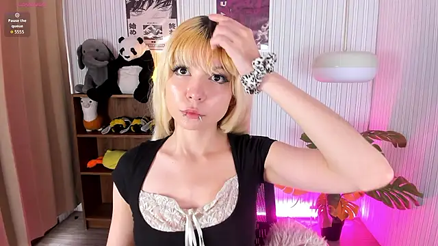 Snapshot of Laukyubey1 chatting on February 2026 08:03:02 PM Laukyubey1 online show from February 2026 08:03:02 PM