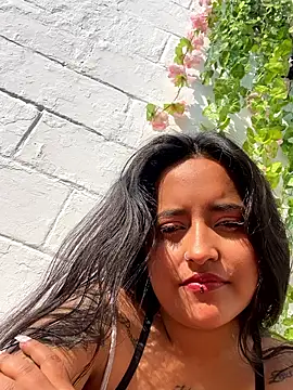 Annie Alicee online show from February 2026 01:27:02 PM