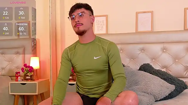 Snapshot of Aiden_Gray chatting on February 2026 07:37:01 PM Aiden Gray online show from February 2026 07:37:01 PM