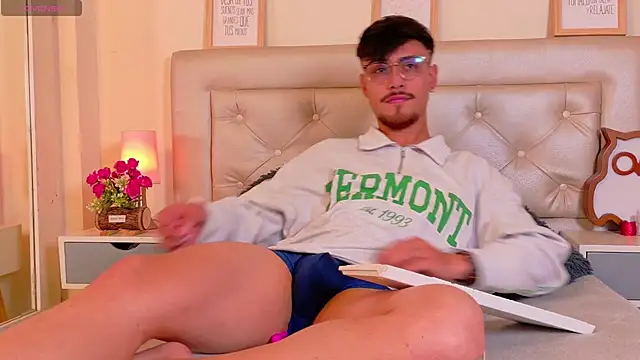 Snapshot of Aiden_Gray chatting on February 2026 03:56:02 PM Aiden Gray online show from February 2026 03:56:02 PM