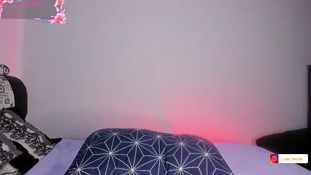 Snapshot of Sharlottee__ chatting on February 2026 08:10:01 AM Sharlottee online show from February 2026 08:10:01 AM