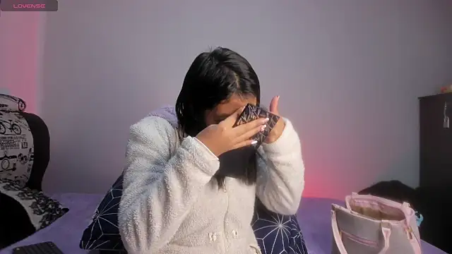 Snapshot of Sharlottee__ chatting on February 2026 08:57:02 AM Sharlottee online show from February 2026 08:57:02 AM