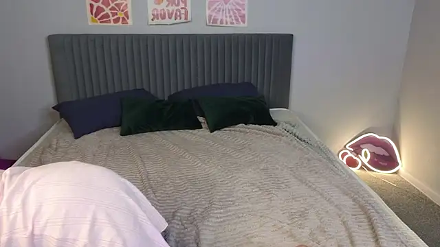 LovingWhisperr online show from February 2026 01:24:01 AM