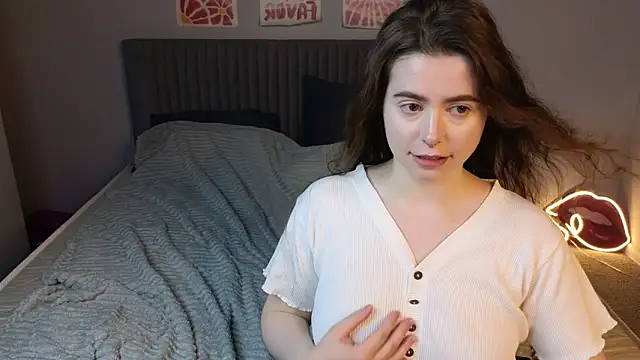 LovingWhisperr online show from February 2026 01:23:01 AM