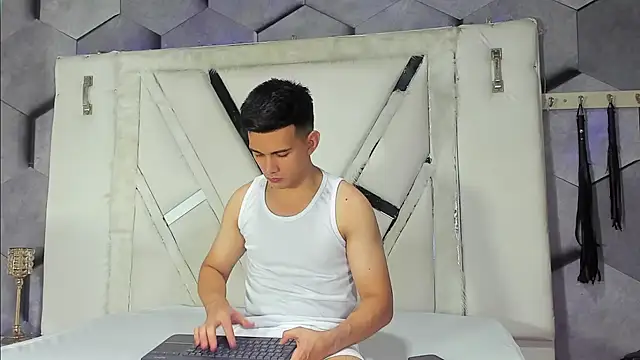 Snapshot of GoldenBoyM chatting on February 2026 02:37:01 AM GoldenBoyM online show from February 2026 02:37:01 AM