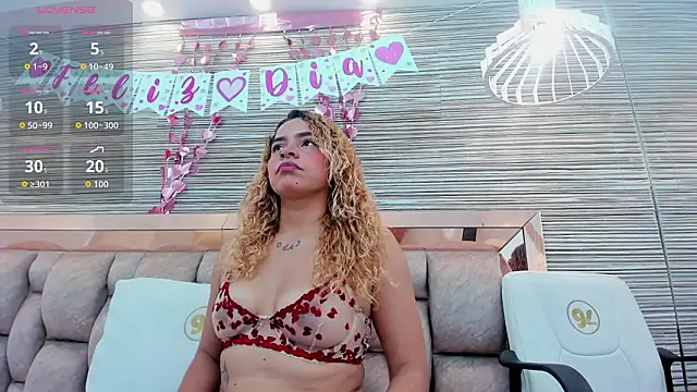 Snapshot of rossy_roose chatting on February 2026 07:21:01 PM rossy roose online show from February 2026 07:21:01 PM