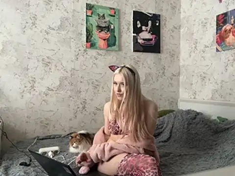 SisyLana online show from February 2026 12:05:02 PM