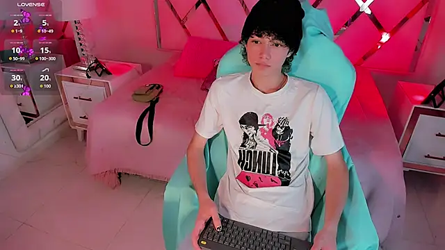 Snapshot of thanier_18 chatting on February 2026 07:32:02 PM thanier 18 online show from February 2026 07:32:02 PM