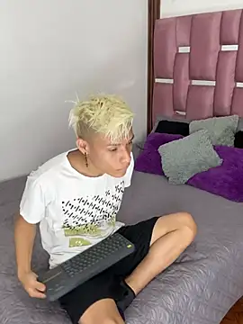 Snapshot of MaxyRyan chatting on February 2026 12:55:01 PM MaxyRyan online show from February 2026 12:55:01 PM