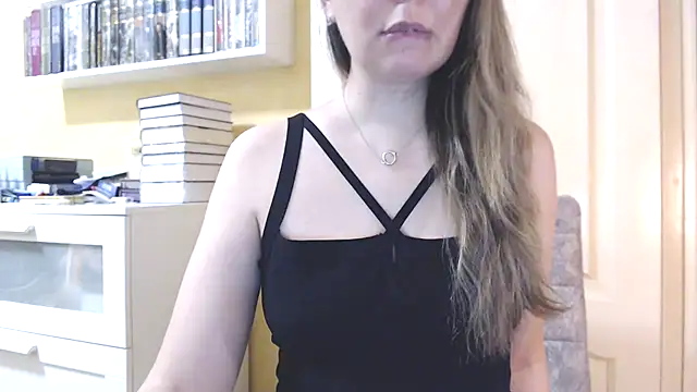 Snapshot of Tasiya chatting on February 2026 01:32:02 PM Tasiya online show from February 2026 01:32:02 PM