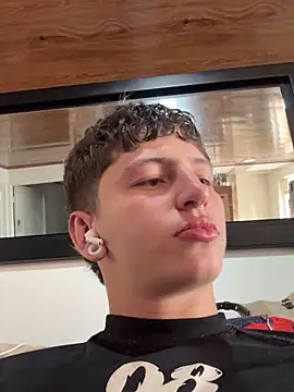 Snapshot of ARON_LUXX chatting on March 2026 08:26:02 PM ARON LUXX online show from March 2026 08:26:02 PM