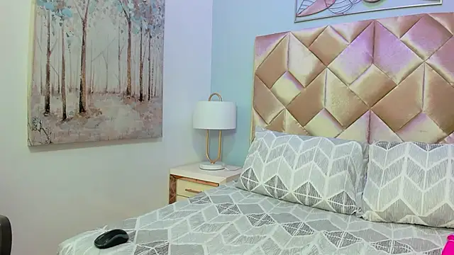 Snapshot of CandyLips_4 chatting on February 2026 07:03:02 PM CandyLips 4 online show from February 2026 07:03:02 PM