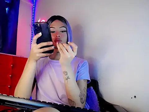 DahliaGill online show from May 2026 02:23:02 PM