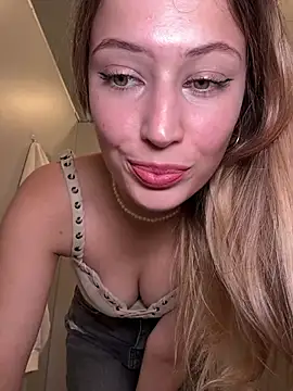 Snapshot of blonde_exe chatting on July 2026 03:40:02 PM blonde exe online show from July 2026 03:40:02 PM