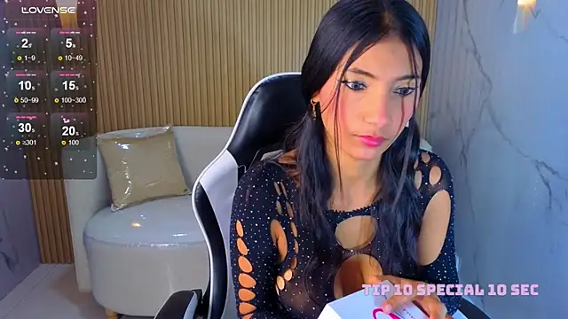 Snapshot of Perla_Moon_Tx chatting on February 2026 12:32:02 PM Perla Moon Tx online show from February 2026 12:32:02 PM