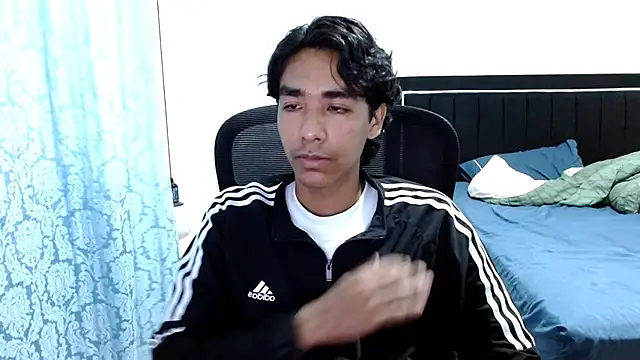 Snapshot of Pedestal_diamant chatting on April 2026 11:02:02 PM Pedestal diamant online show from April 2026 11:02:02 PM