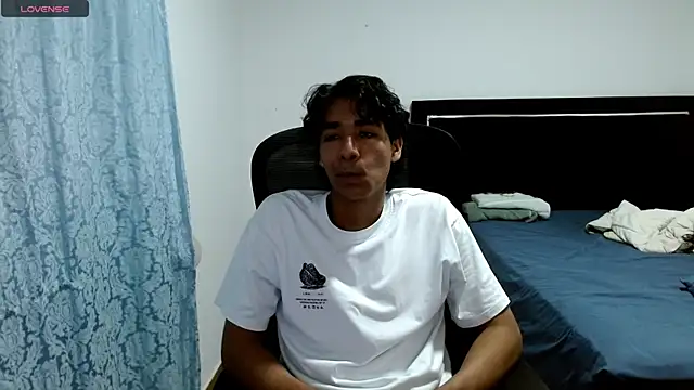 Snapshot of Pedestal_diamant chatting on April 2026 11:09:02 PM Pedestal diamant online show from April 2026 11:09:02 PM