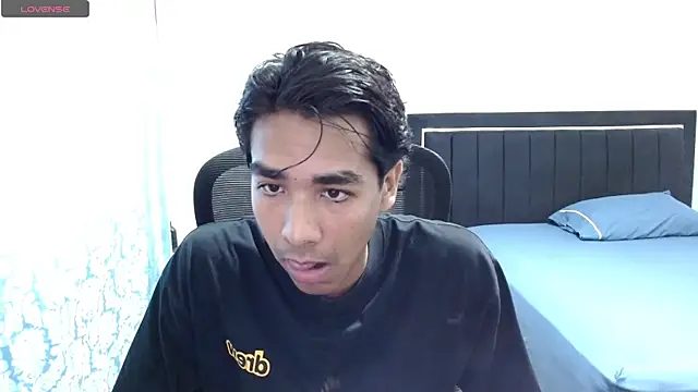 Snapshot of Pedestal_diamant chatting on May 2026 09:42:01 PM Pedestal diamant online show from May 2026 09:42:01 PM