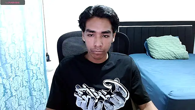 Snapshot of Pedestal_diamant chatting on May 2026 02:08:02 AM Pedestal diamant online show from May 2026 02:08:02 AM