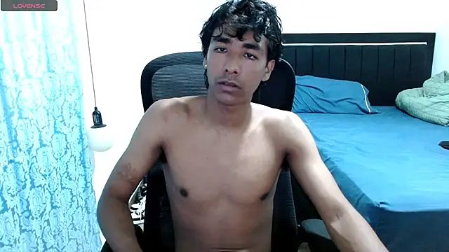 Snapshot of Pedestal_diamant chatting on May 2026 12:18:01 AM Pedestal diamant online show from May 2026 12:18:01 AM