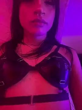 moonlyvelvet online show from February 2026 05:36:02 AM