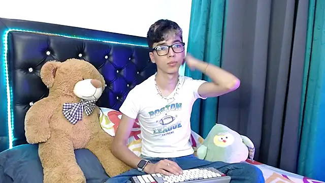 Snapshot of gabriel_x18 chatting on February 2026 04:40:02 AM gabriel x18 online show from February 2026 04:40:02 AM