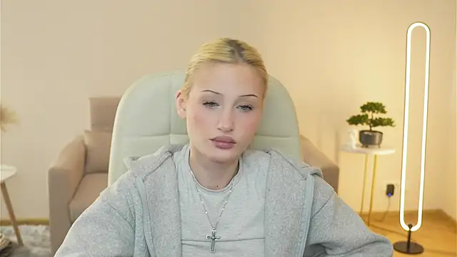 Snapshot of LolaStusse chatting on February 2026 10:53:02 AM LolaStusse online show from February 2026 10:53:02 AM