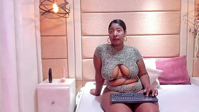 Snapshot of AprilMonroe chatting on February 2026 04:12:02 AM AprilMonroe online show from February 2026 04:12:02 AM