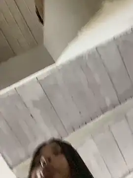 Snapshot of Romie_rous chatting on February 2026 03:04:02 PM Romie rous online show from February 2026 03:04:02 PM