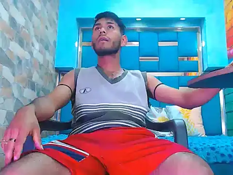 Snapshot of warmNoah chatting on February 2026 07:32:02 PM warmNoah online show from February 2026 07:32:02 PM