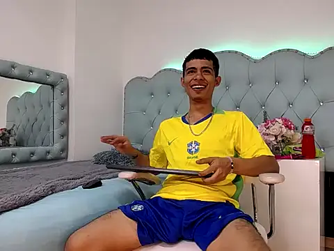 Snapshot of Apolo_Richards chatting on February 2026 07:30:02 PM Apolo Richards online show from February 2026 07:30:02 PM