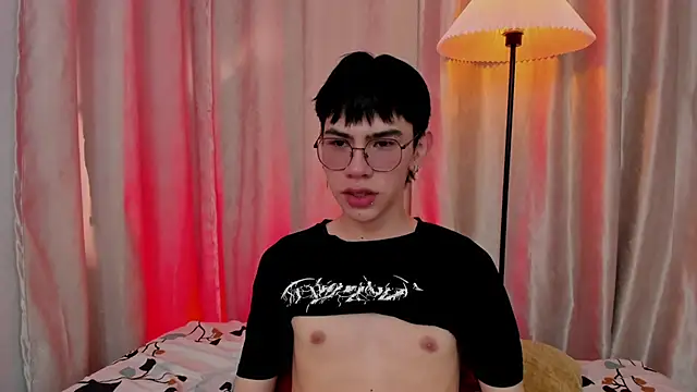 Demian Hush online show from February 2026 07:26:01 PM