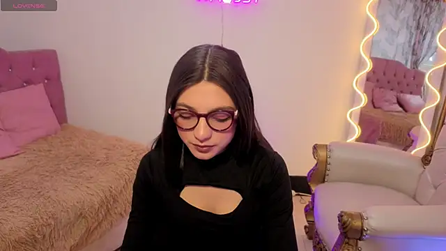 MAHYRA TAY online show from March 2026 07:09:01 PM