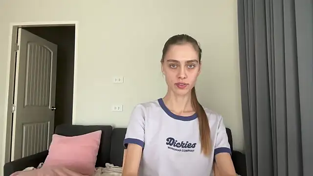 Snapshot of SonyaSweety chatting on February 2026 06:26:01 AM SonyaSweety online show from February 2026 06:26:01 AM