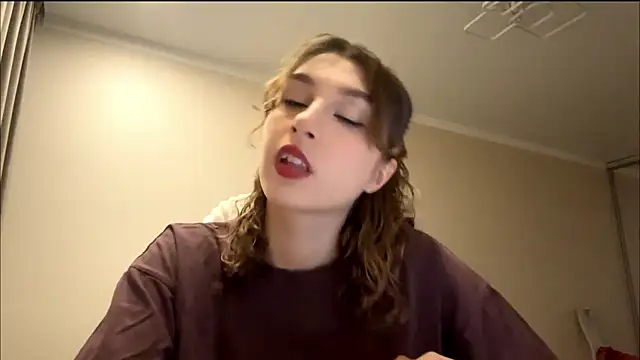 Snapshot of ElliKrovel chatting on February 2026 02:11:02 PM ElliKrovel online show from February 2026 02:11:02 PM